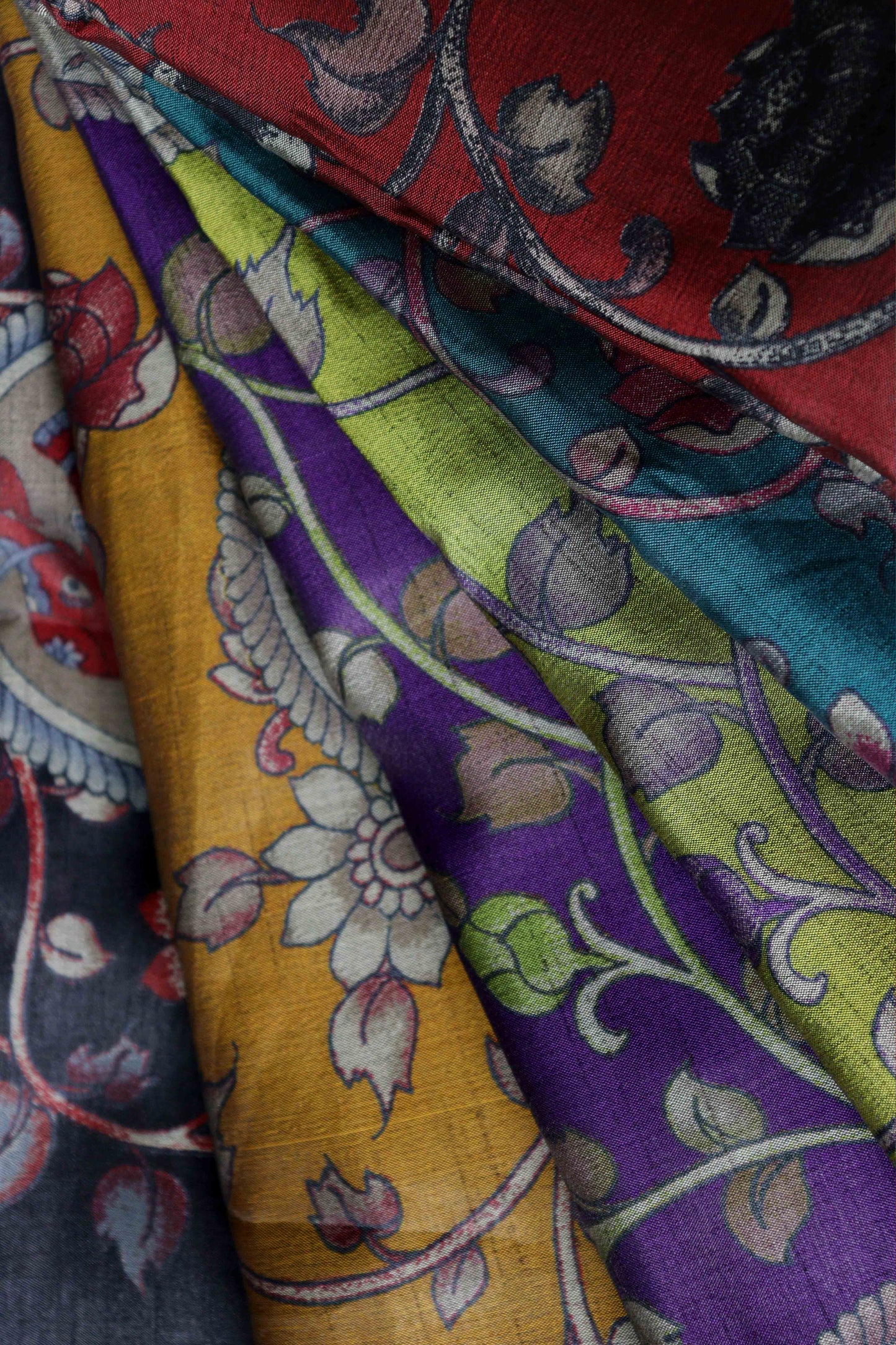 II Maheshwari Silk Saree with Narayana Pattu Border – Black with Red Border