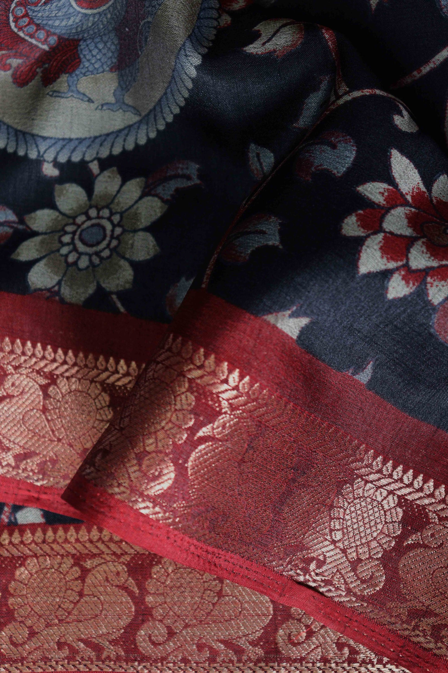 II Maheshwari Silk Saree with Narayana Pattu Border – Black with Red Border