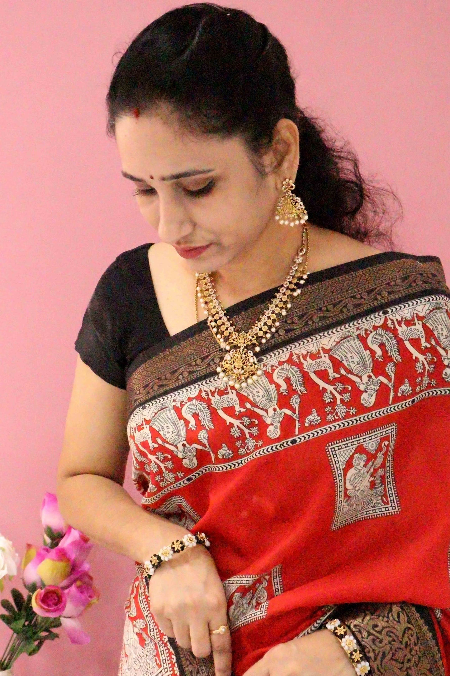 DCDS40 Red Dola Silk Saree with Kalamkari Motifs & Jacquard Border | Light Crushed Texture
