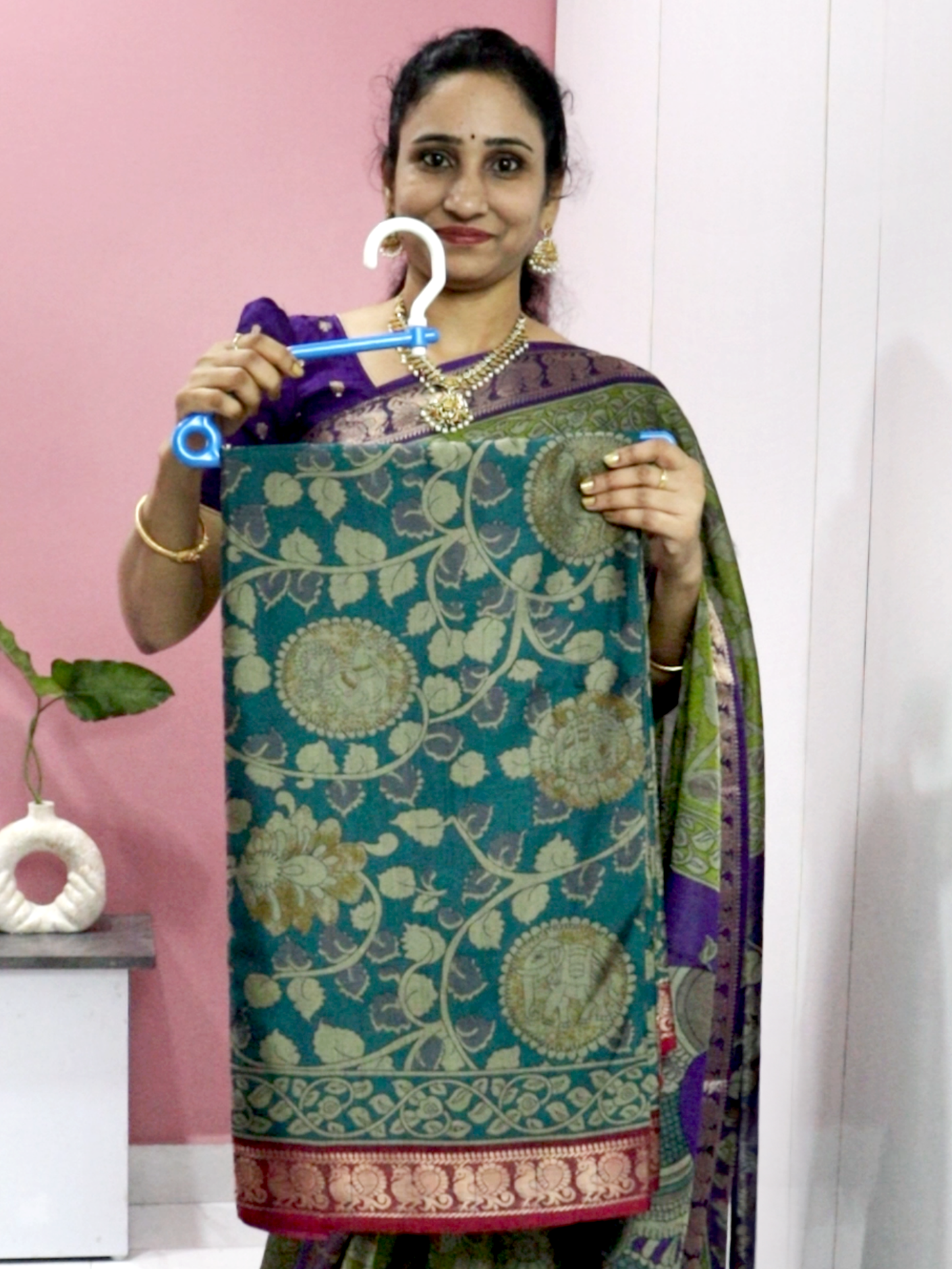 Maheshwari Silk Saree with Narayana Pattu Border – Sea Green with Maroon Border