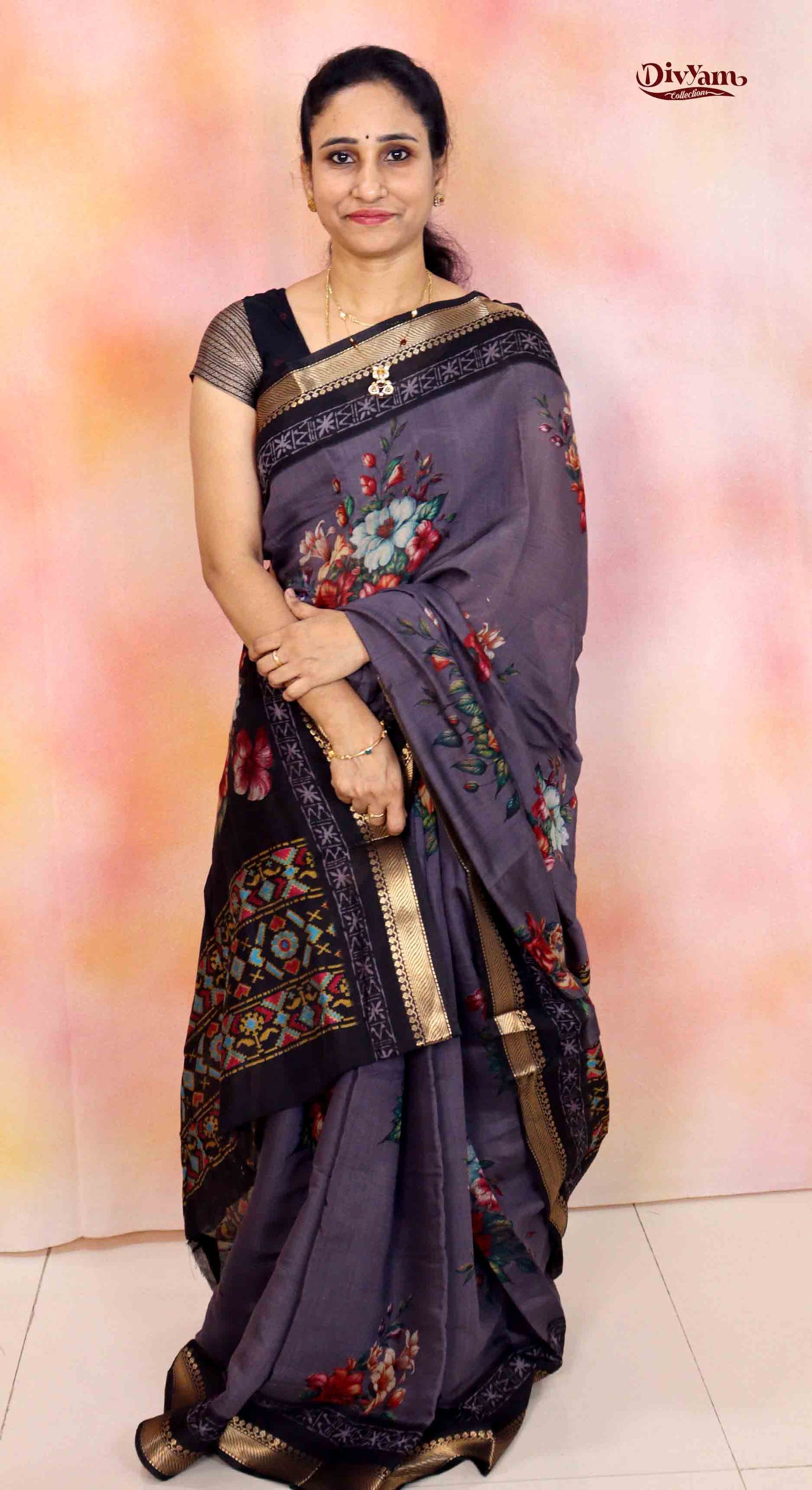 DC192 | Premium Maheshwari Silk Floral Print Saree with Nizampet Border & Contrast Blouse