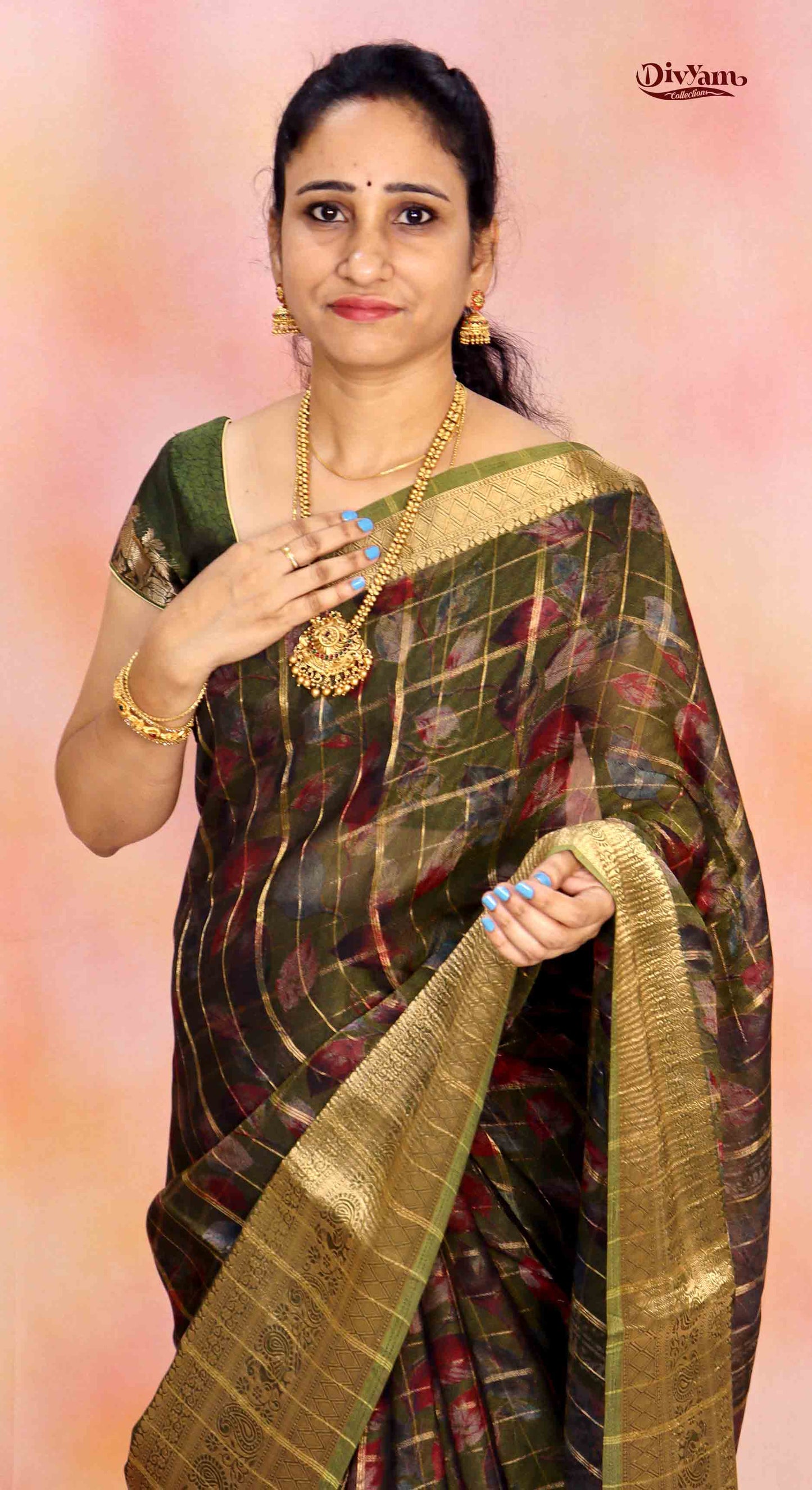 DC245 | Premium Viscose Georgette Saree with Zari Checks & Grand Border