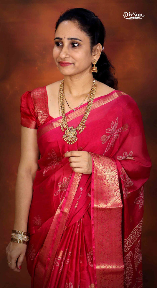 DC269 | Lightweight Chinnon Crepe Saree with Grand Kanchi-Style Zari Border