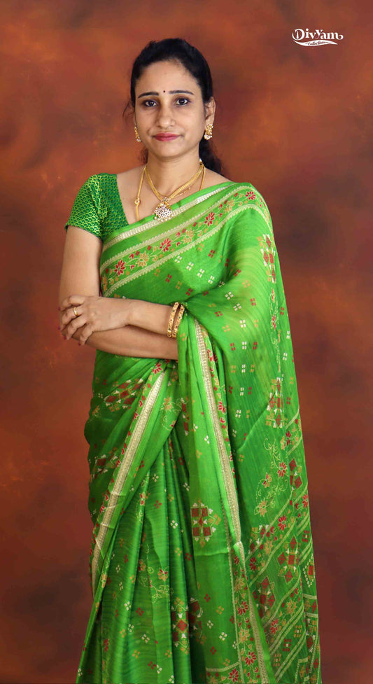 DC289 | Soft Chinon Crepe Saree with Floral Design & Running Blouse