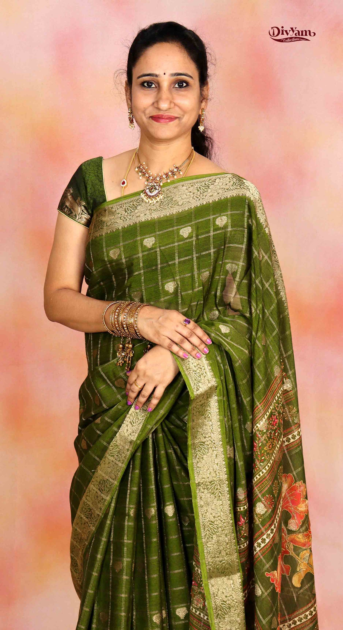 DC310 | Chinnon Crepe Saree with Traditional Jari Checks