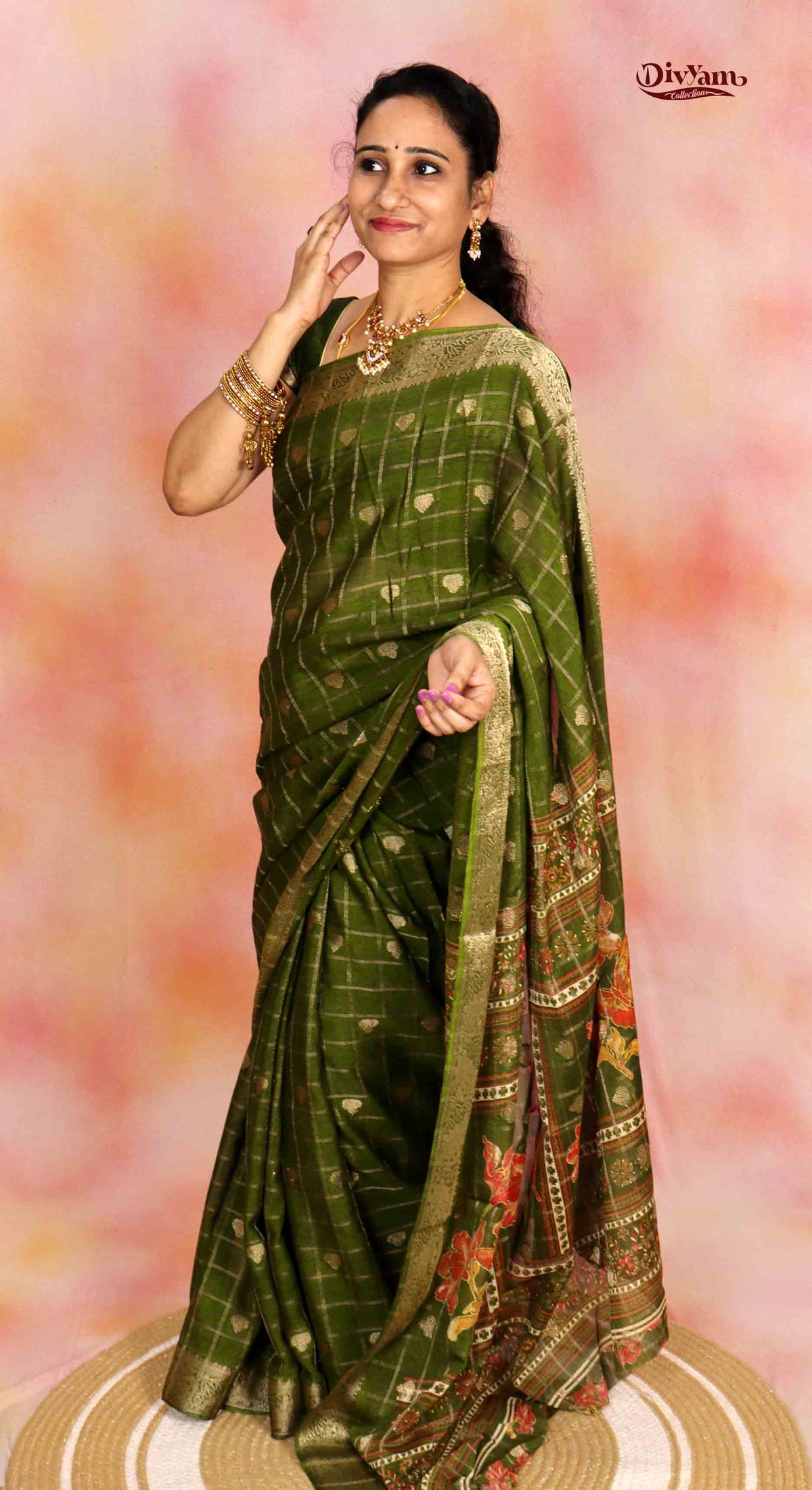 DC310 | Chinnon Crepe Saree with Traditional Jari Checks