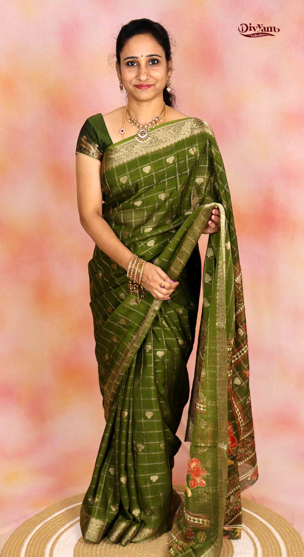 DC310 | Chinnon Crepe Saree with Traditional Jari Checks