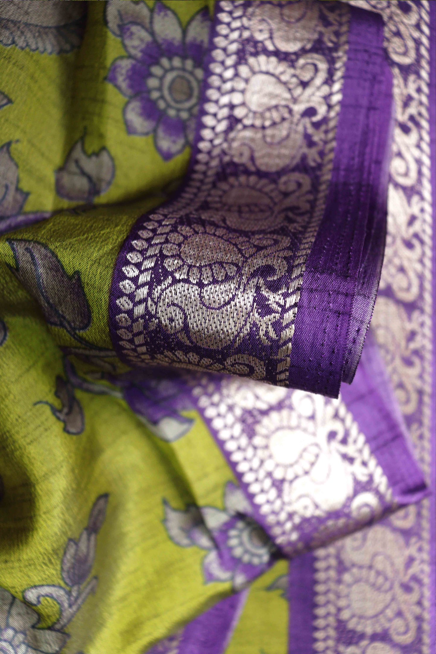 II Maheshwari Silk Saree with Narayana Pattu Border – Green with Purple Border