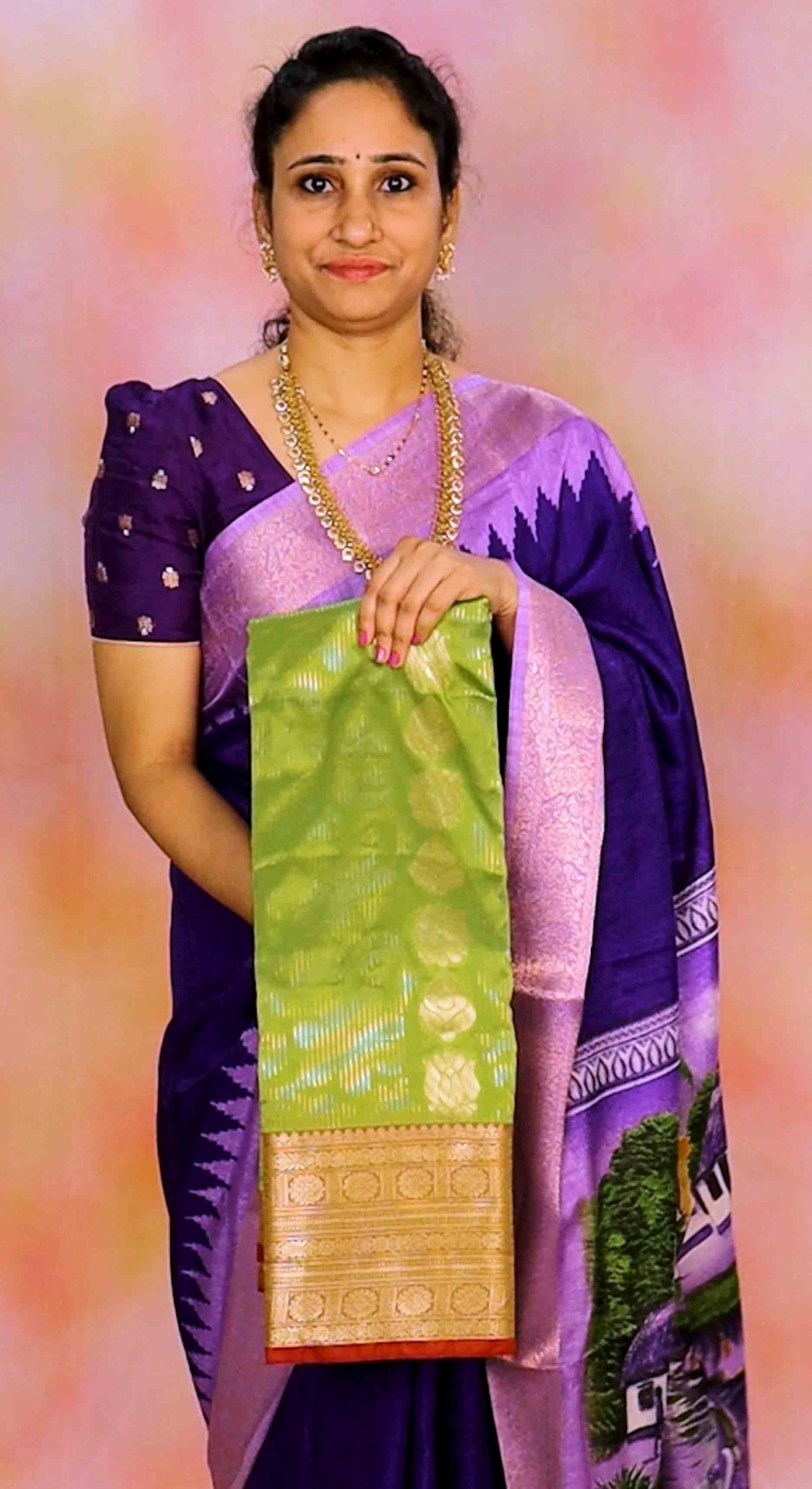 DC262 | Kanjivaram Semi Soft Pattu Saree with Contrast Blouse