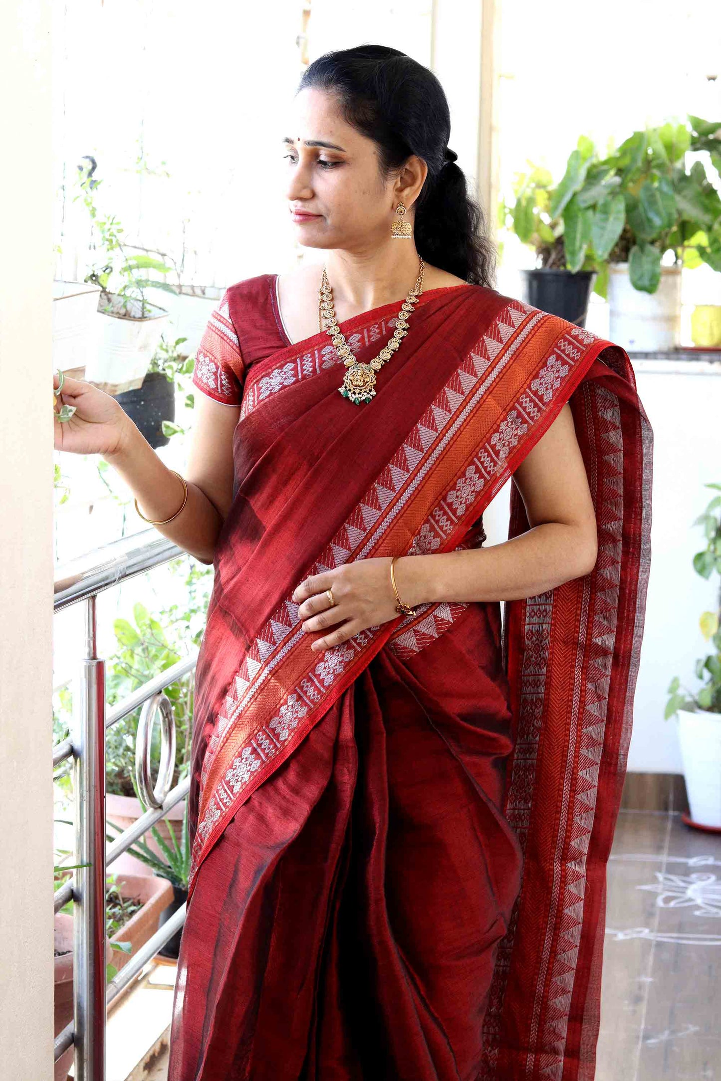 DC109 | Tissue Cotton Dual Tone Saree with Silver & Gold Zari | Lightweight Elegant Saree