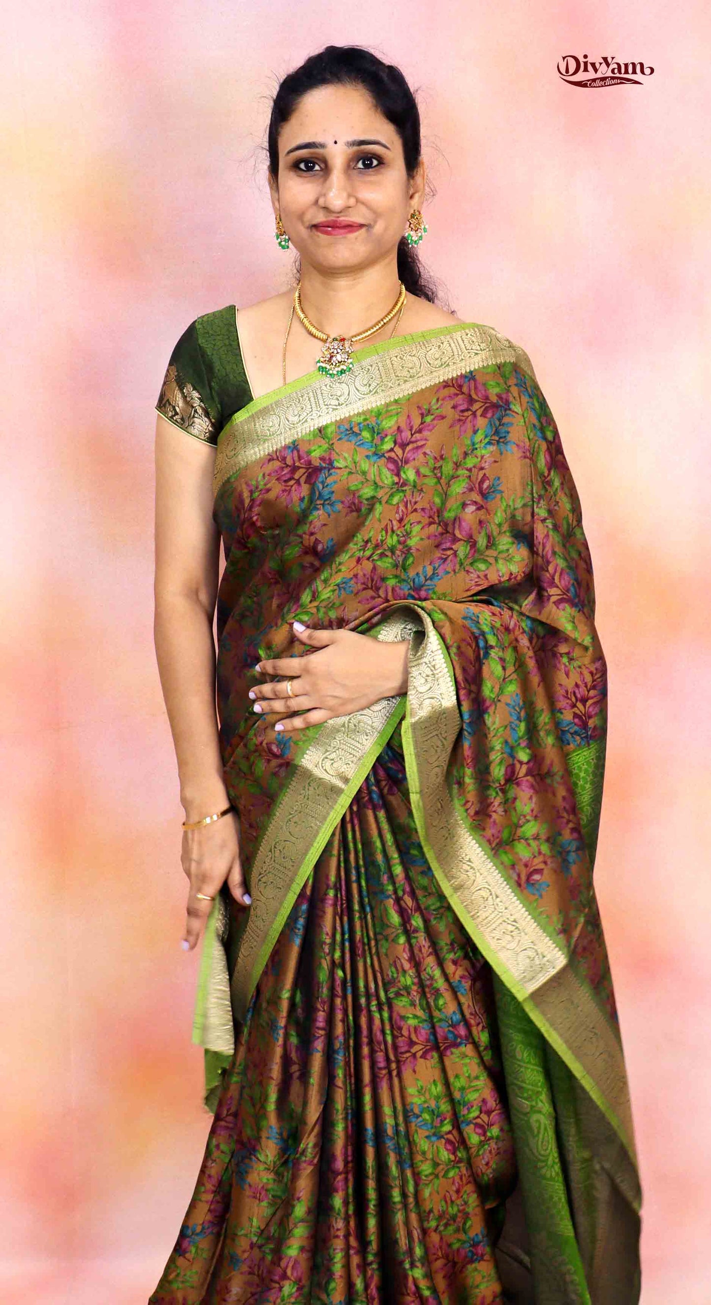 DC209 | Maheshwari Silk Saree with Elegant Floral Print