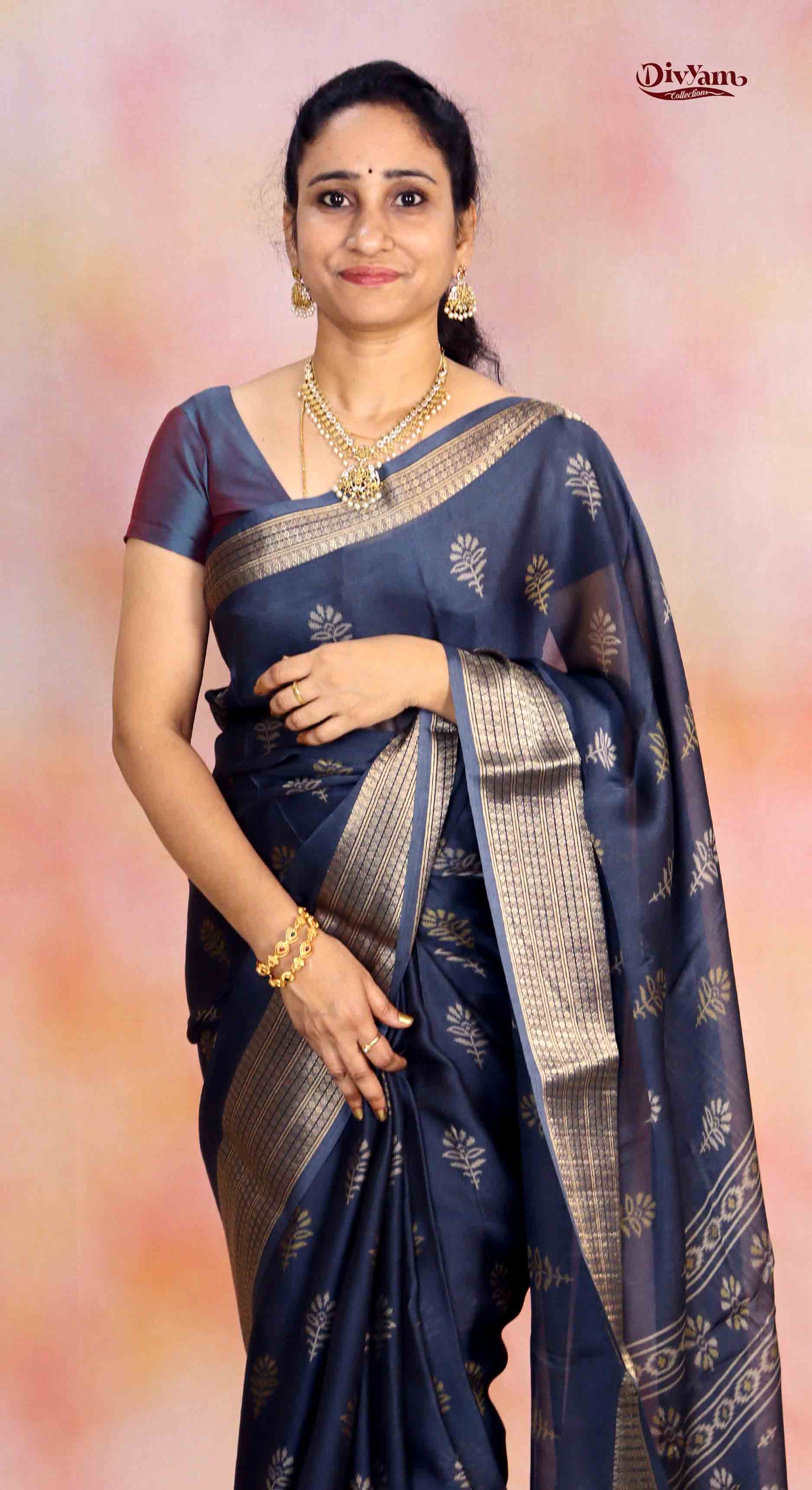 DC257 | Chinnon Crepe Saree with Floral Buttis & Jacquard Zari Border