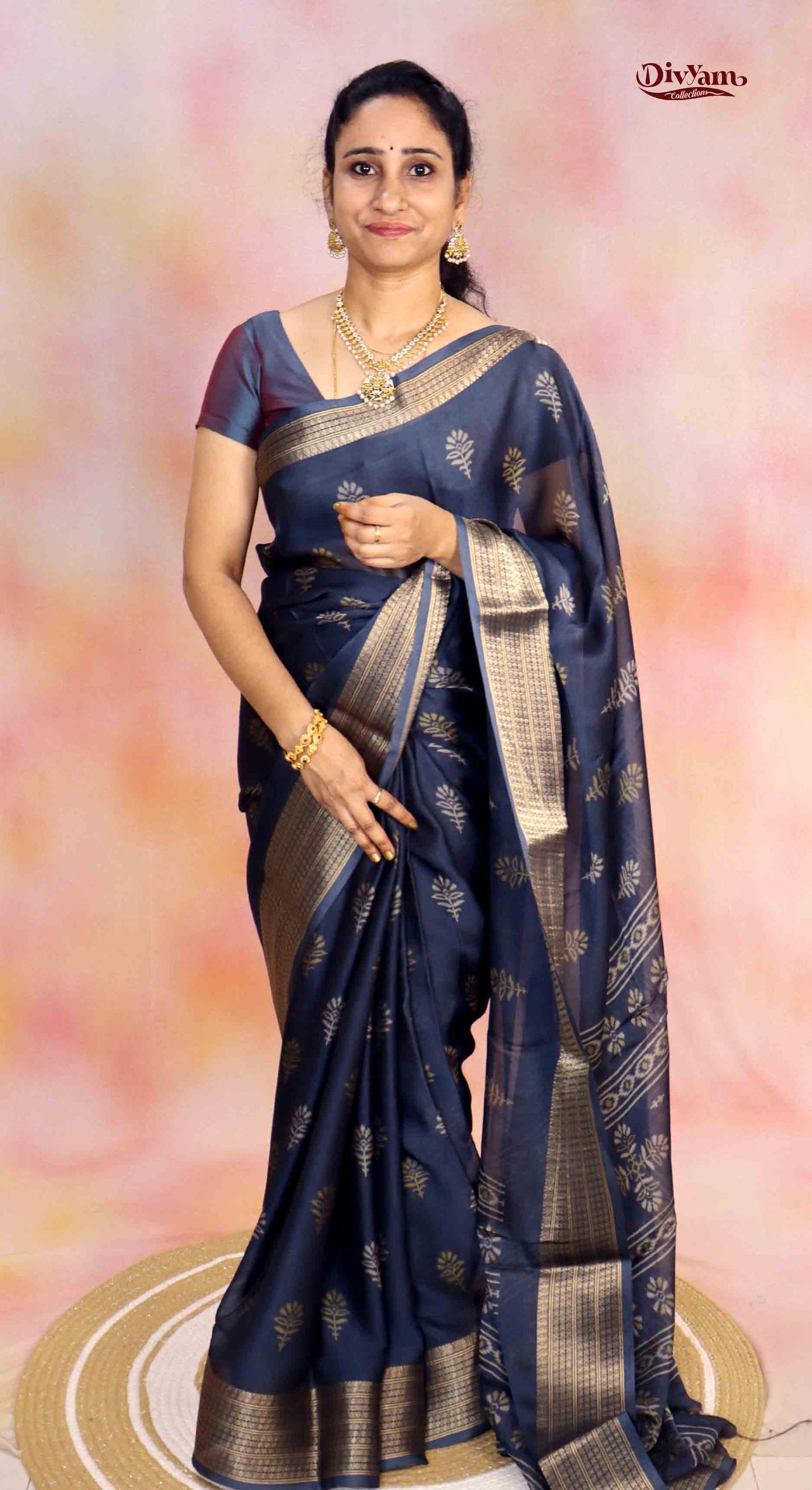 DC257 | Chinnon Crepe Saree with Floral Buttis & Jacquard Zari Border