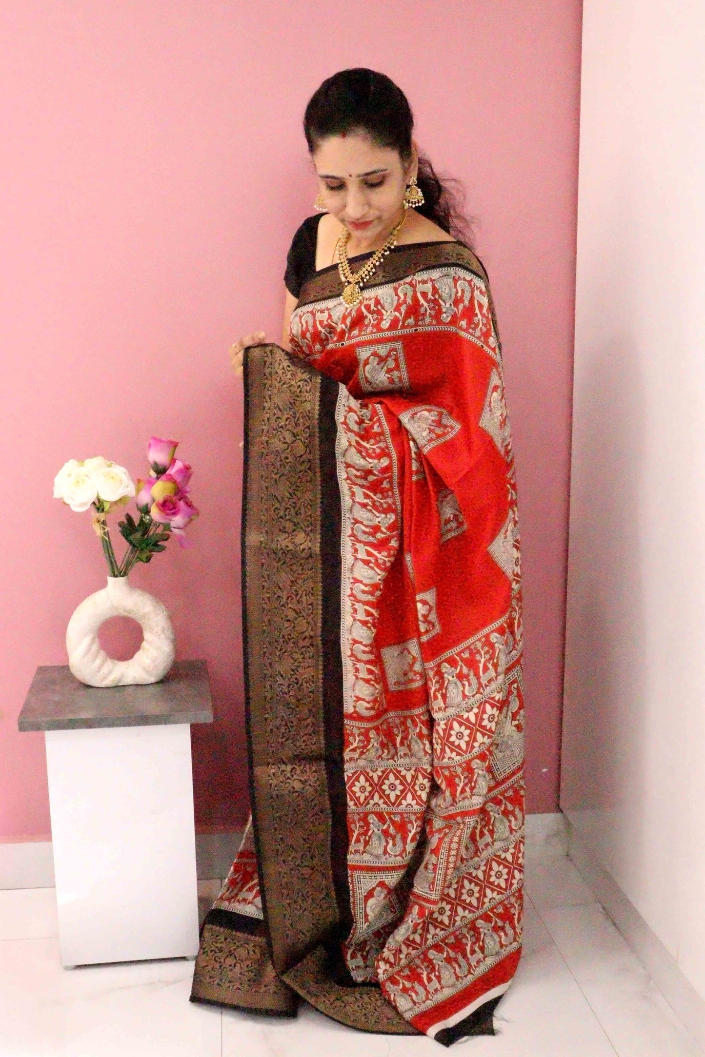 DCDS40 Red Dola Silk Saree with Kalamkari Motifs & Jacquard Border | Light Crushed Texture