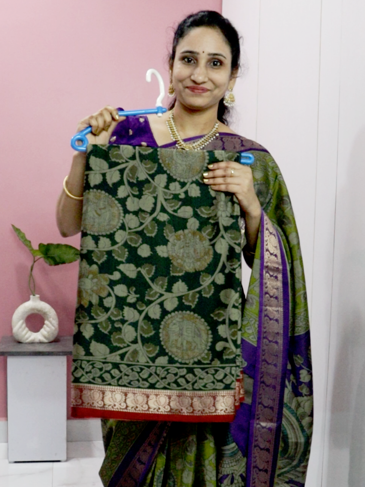 Maheshwari Silk Saree with Narayana Pattu Border – Bottle Green with Maroon Border