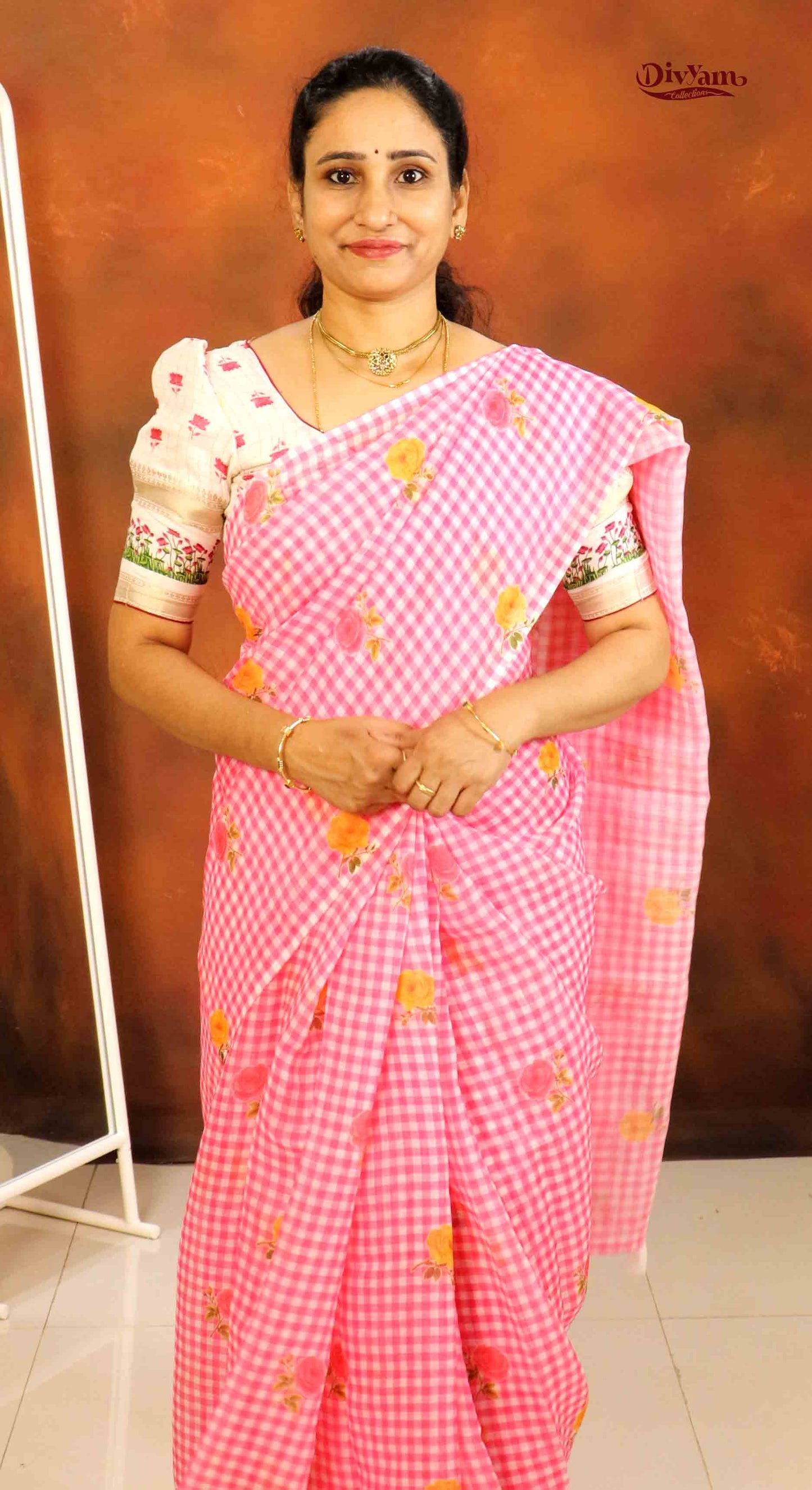 DC178 | Jute Linen Checks Saree with Floral Motifs & Printed White Blouse | Trending Collection