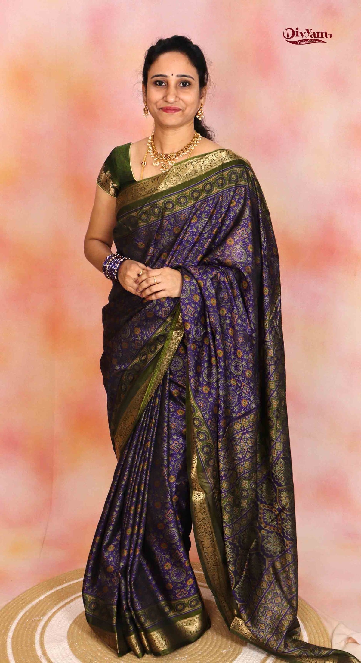 DC322 | Maheshwari Silk Saree with Geometric Design & Running Blouse