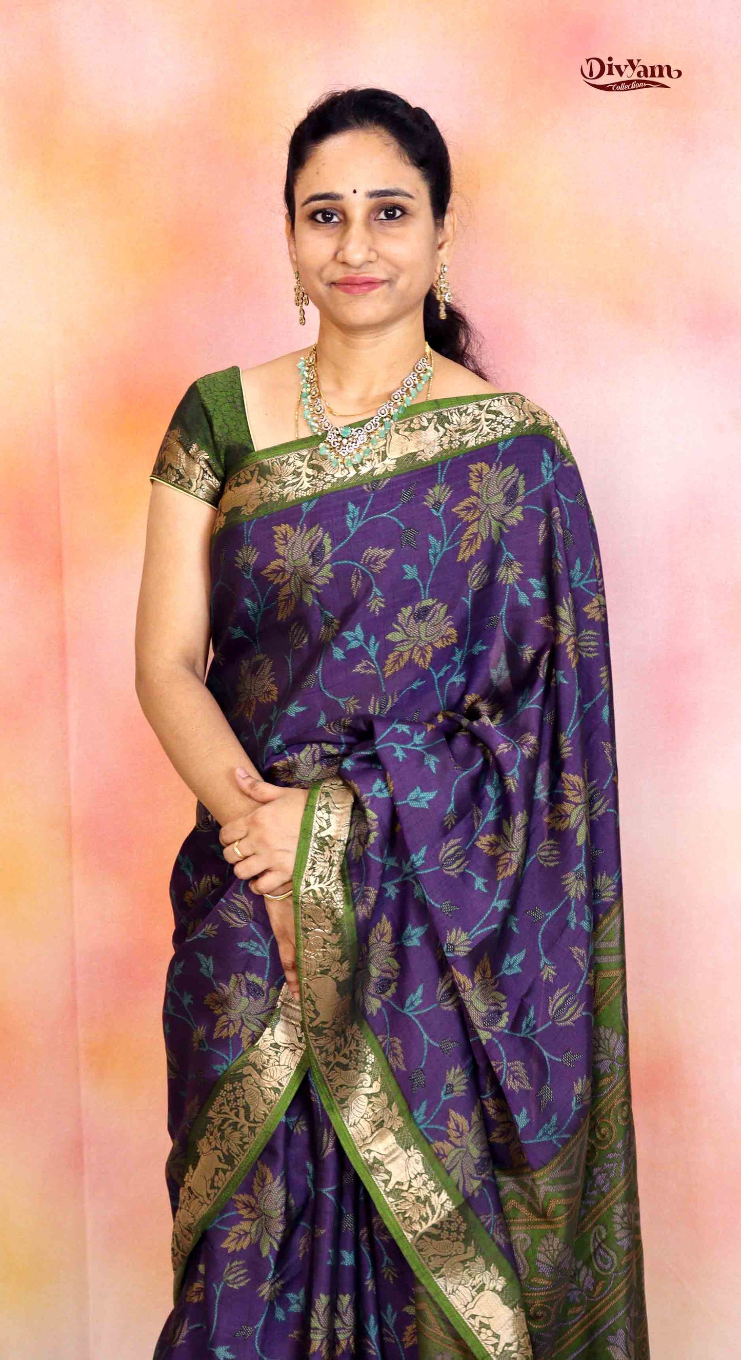 DC196 | Maheshwari Silk Floral Print Saree with Pichwai Jari Border