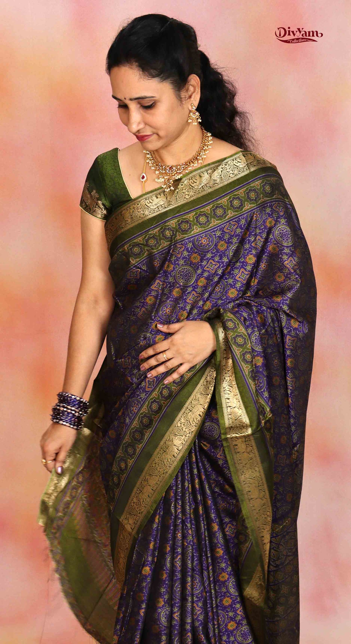 DC322 | Maheshwari Silk Saree with Geometric Design & Running Blouse