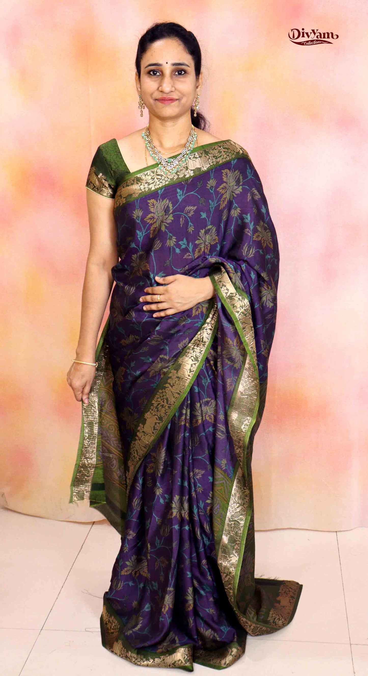 DC196 | Maheshwari Silk Floral Print Saree with Pichwai Jari Border