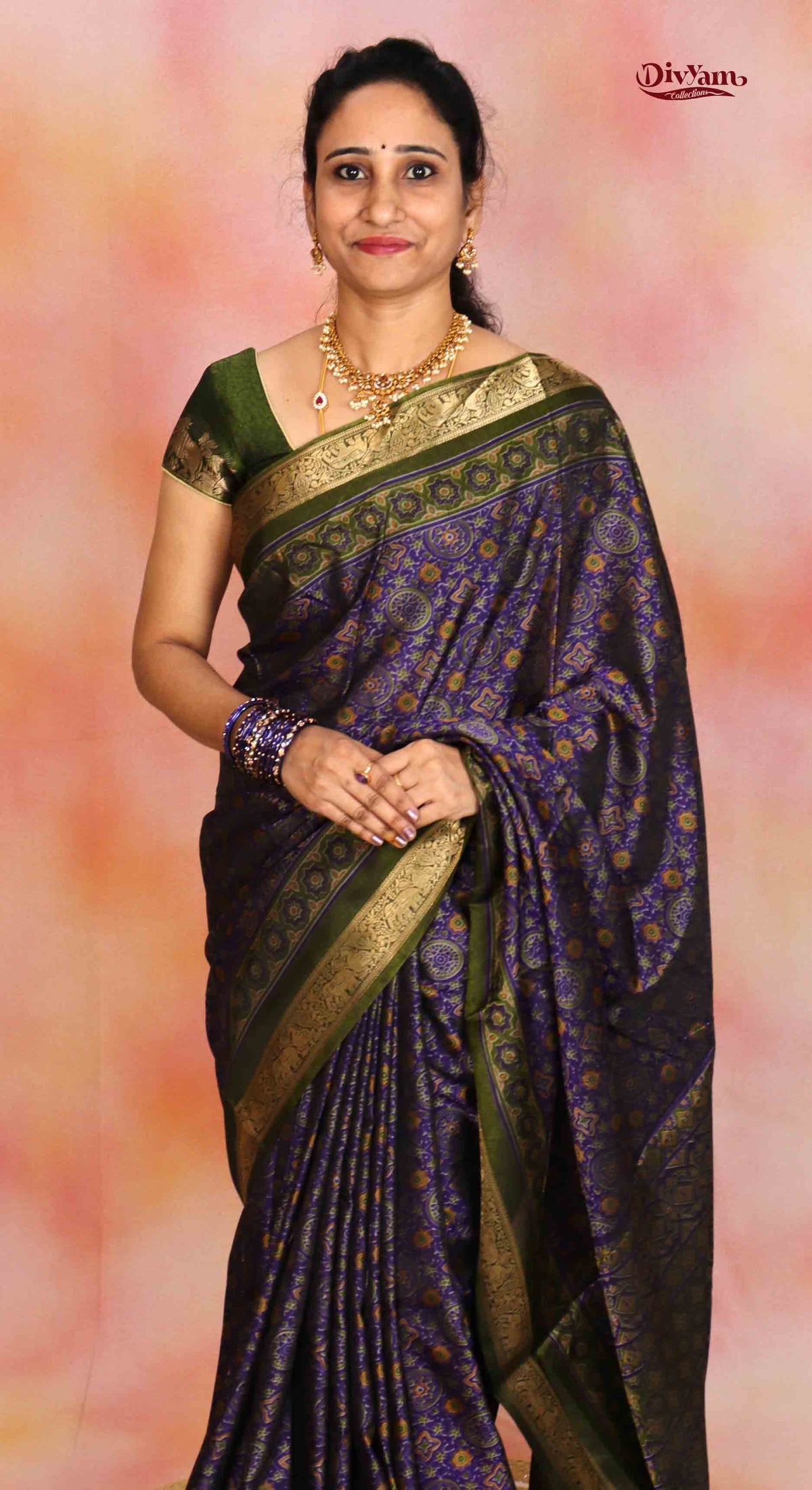 DC322 | Maheshwari Silk Saree with Geometric Design & Running Blouse