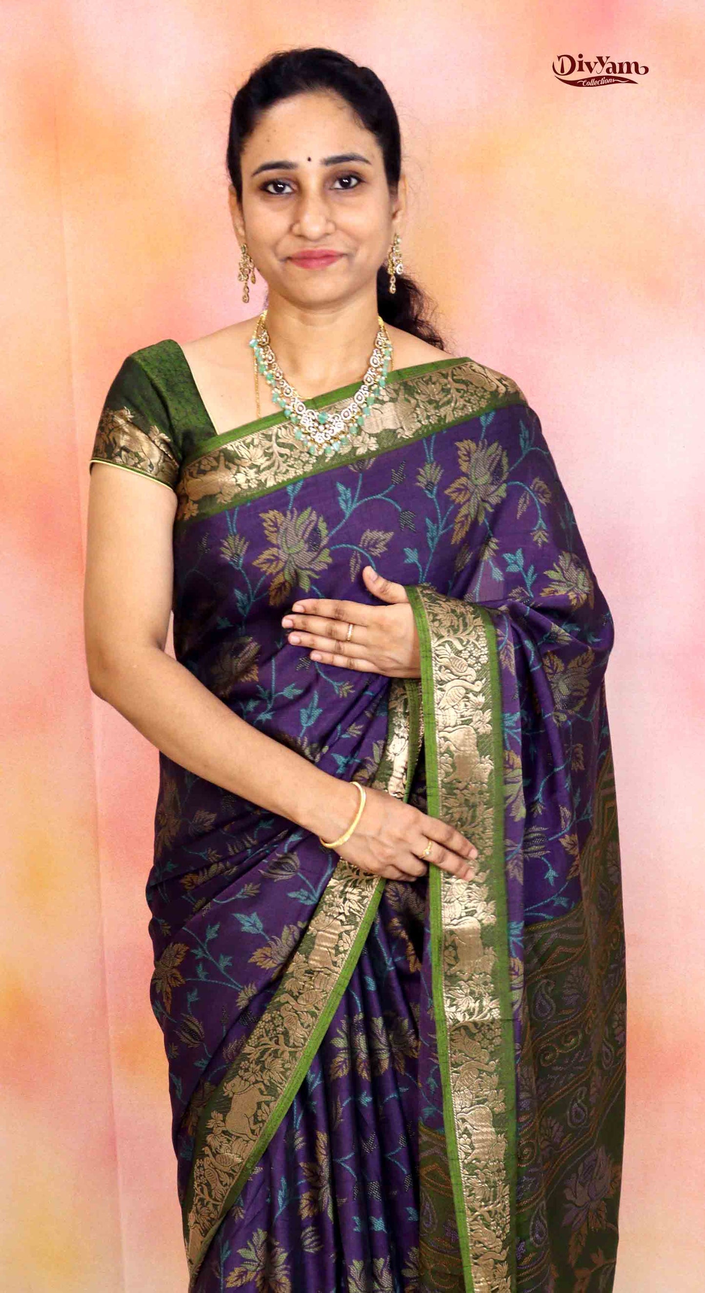 DC196 | Maheshwari Silk Floral Print Saree with Pichwai Jari Border