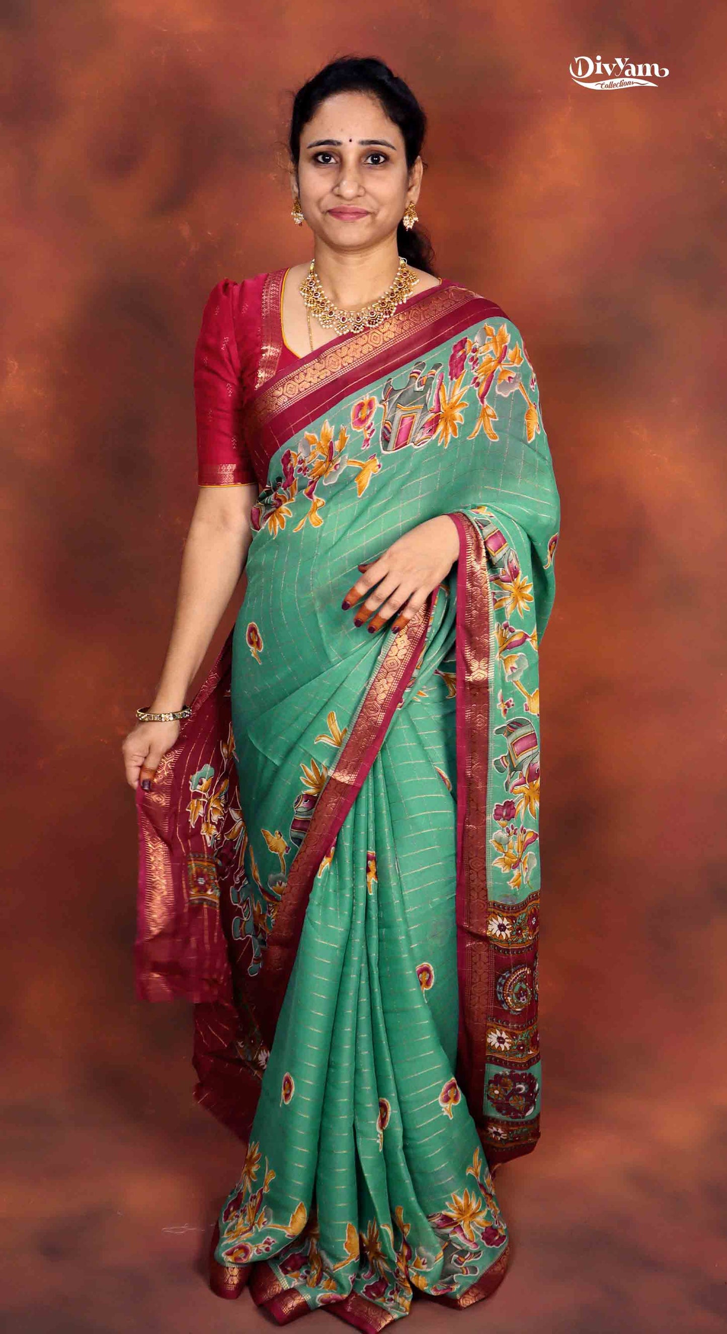 DC252 | Premium Crepe Saree with Zari Checks & Grand Zari Border