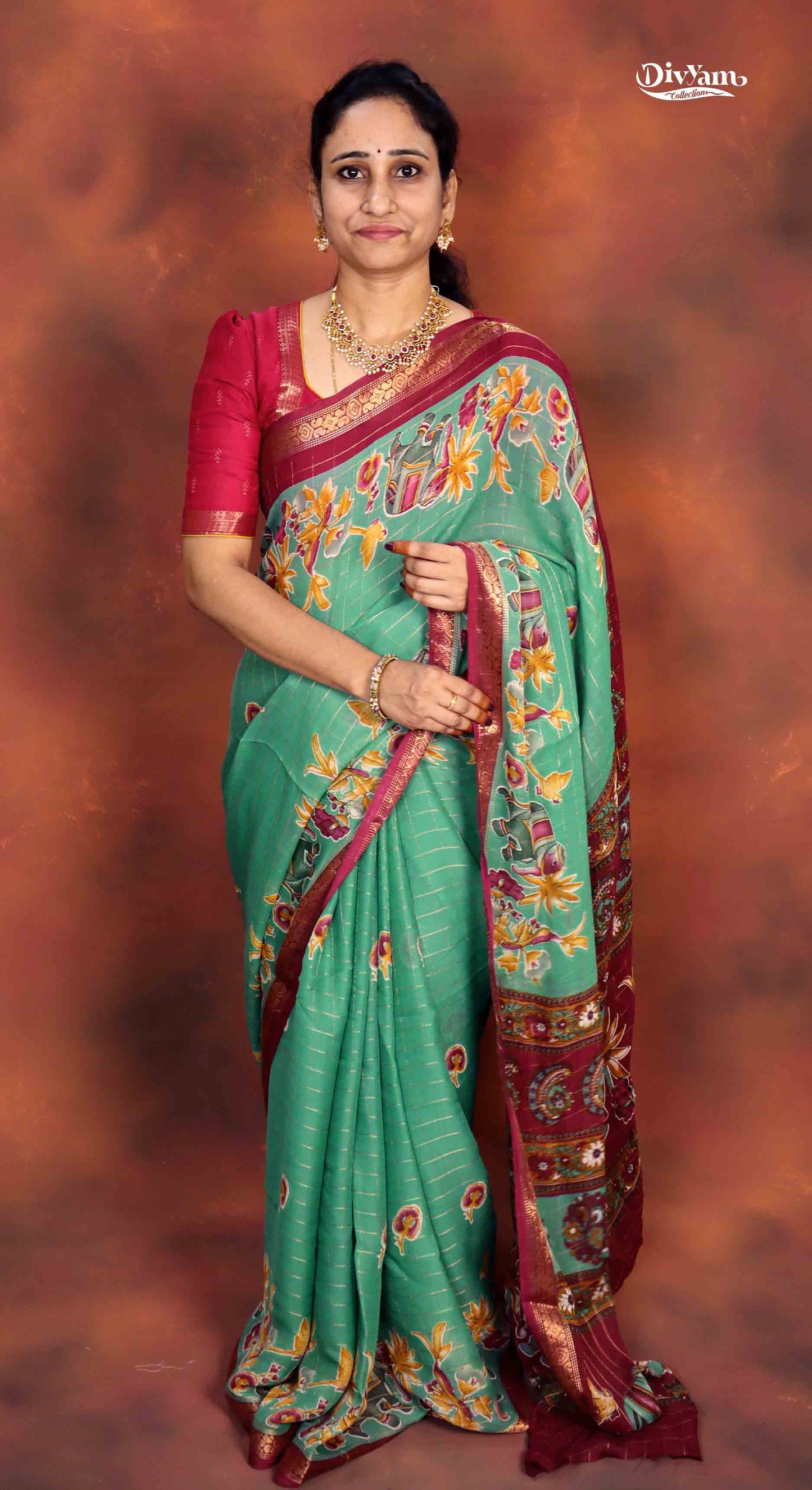 DC252 | Premium Crepe Saree with Zari Checks & Grand Zari Border