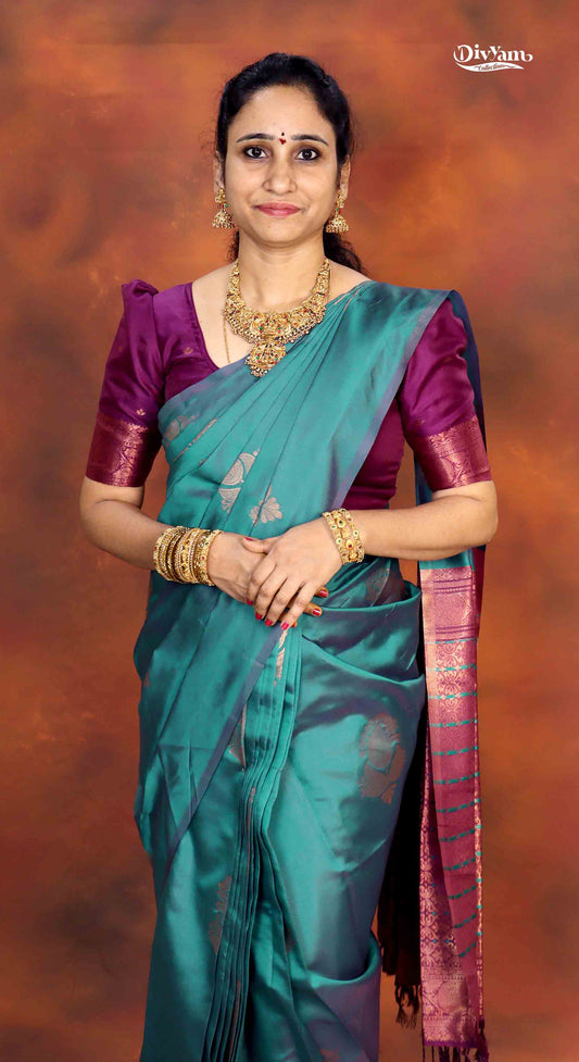 DC267 | Borderless Semi Kanchi Soft Silk Saree with Zari Floral Buttis