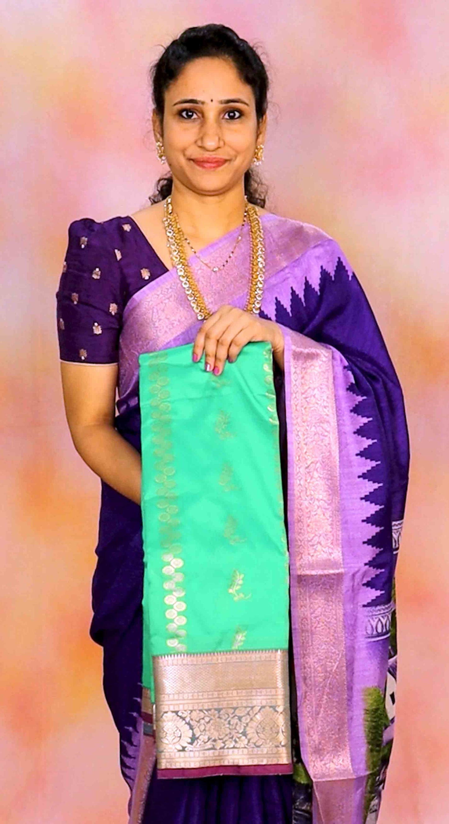 DC264 | Kanjivaram Semi Soft Pattu Saree with Contrast Blouse