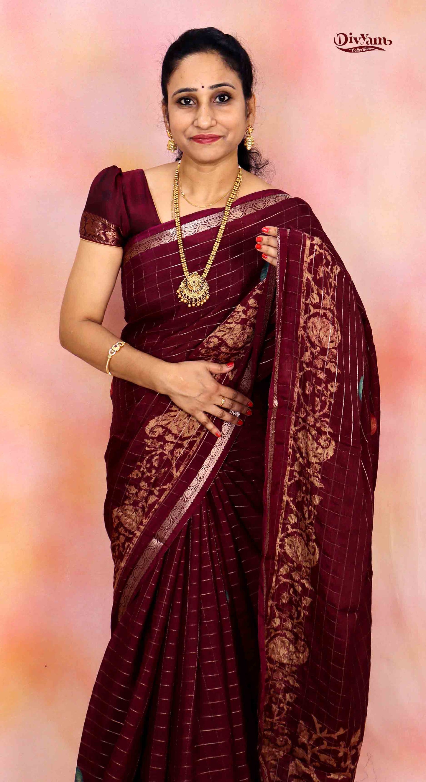 DC225 | Premium Chinon Crêpe Saree with Jari Checks & Floral Accents